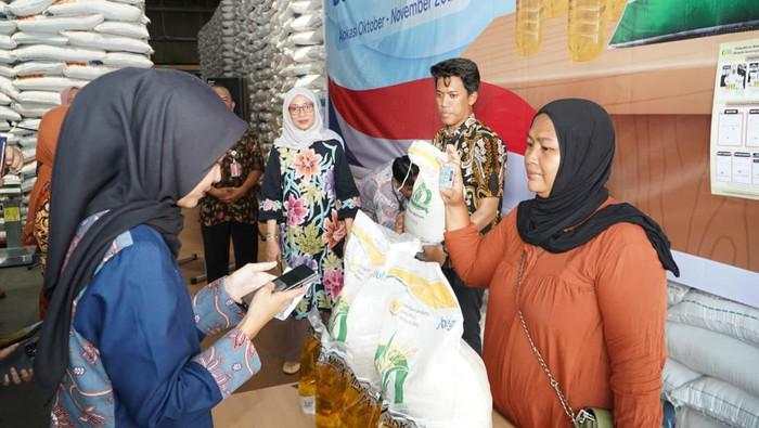 Bansos Beras & Minyak Mulai Diguyur Hari Ini!