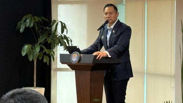 AHY Buka Suara soal Proyek Jalan Trans Papua