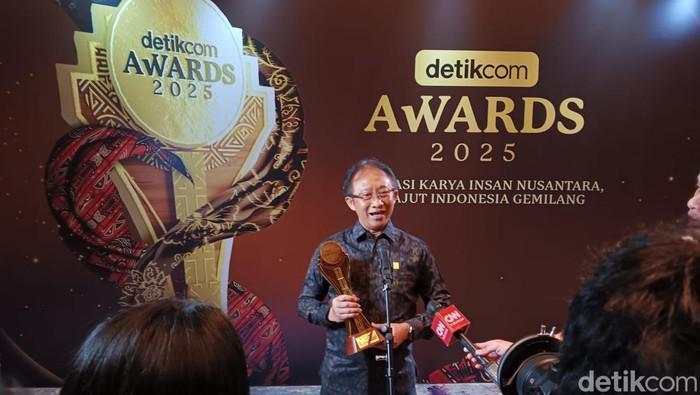 Aktif Tekan Emisi Karbon Antarkan PLN Raih detikcom Awards 2025