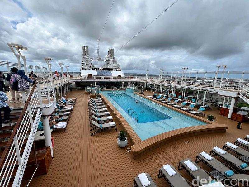 Masuk ke Perut Silver Moon: 'Hotel Laut' 11 Lantai yang Sandar di Benoa