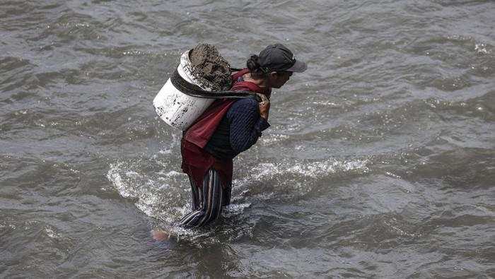 Pasir Laut Jadi Sumber Penghidupan Warga Pulau Bacan