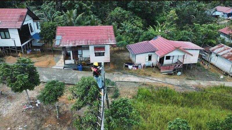 Puluhan Tahun Menanti, Ribuan Warga Murung Raya Kini Bisa Nikmati Listrik