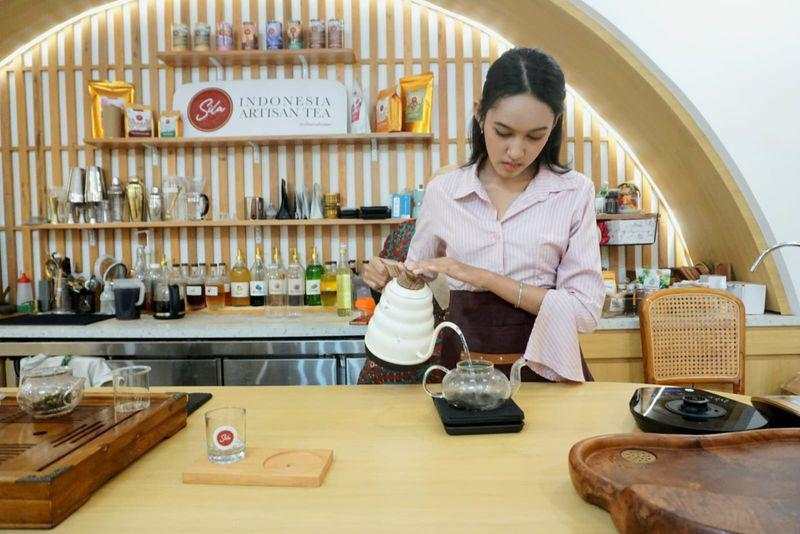 Mengangkat Martabat Petani dan Citra Teh Indonesia di Pasar Global