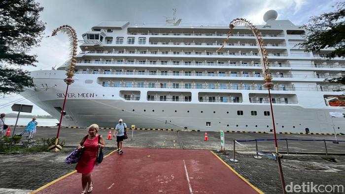 Masuk ke Perut Silver Moon: 'Hotel Laut' 11 Lantai yang Sandar di Benoa