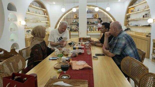 Mengangkat Martabat Petani dan Citra Teh Indonesia di Pasar Global