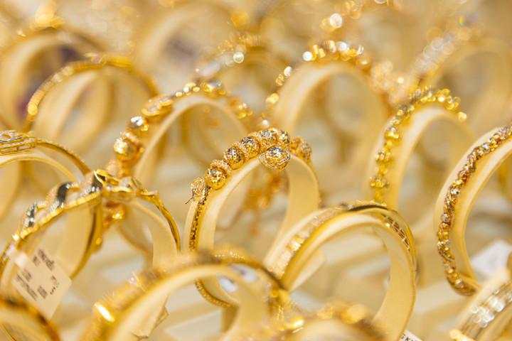 Giá vàng hôm nay 15/11: Lao dốc không phanh