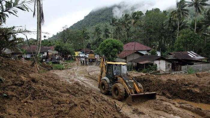 Kementerian PU Berpacu Buka Akses di Tengah Banjir dan Longsor di Sumatera