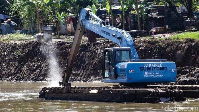 16 Km Kawasan Sungai Ciliwung Belum Dibenahi