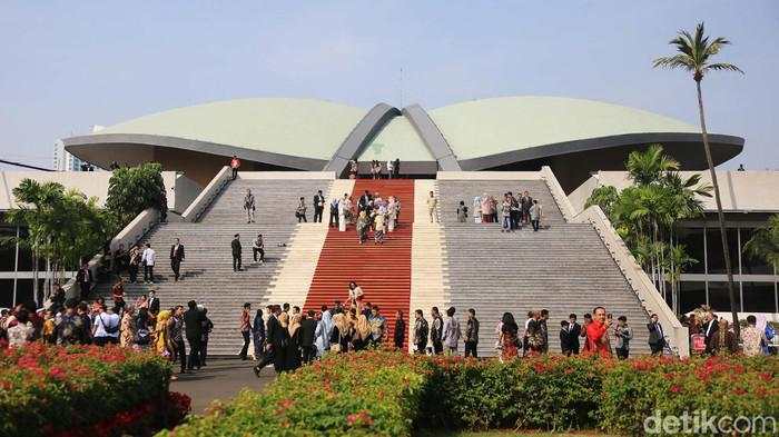 Puan Sebut Utang Kereta Cepat-Dana Pemda Ngendap di Bank Bakal Dibahas di DPR