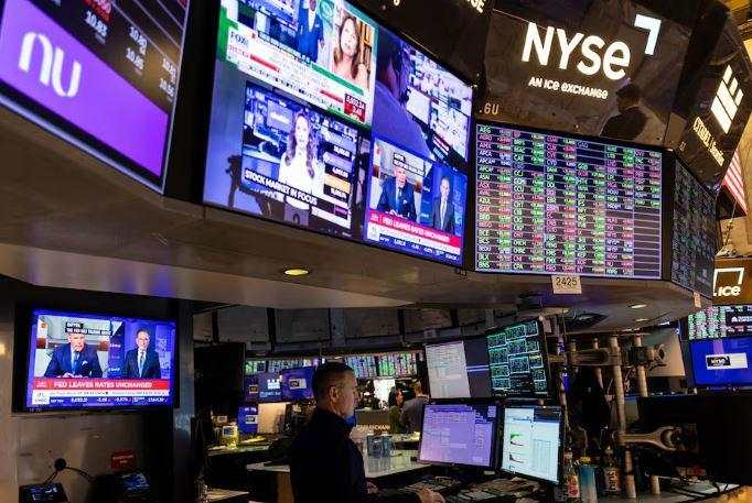 Wall Street Ditutup Menguat dan Cetak Rekor Bulanan Terdorong Kinerja Emiten Besar