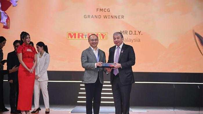 MR D.I.Y. Raih Penghargaan Kategori FMCG di ASEAN Business Awards 2025