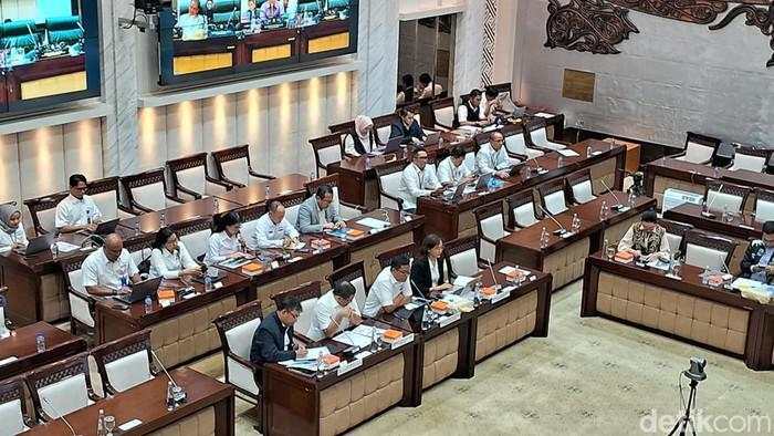 Bos Pajak Lapor ke DPR soal Aturan Direvisi, Ini Rinciannya