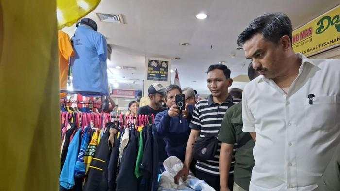Menteri UMKM Sidak ke Pasar Senen, Pedagang Minta Thrifting Jangan Ditutup