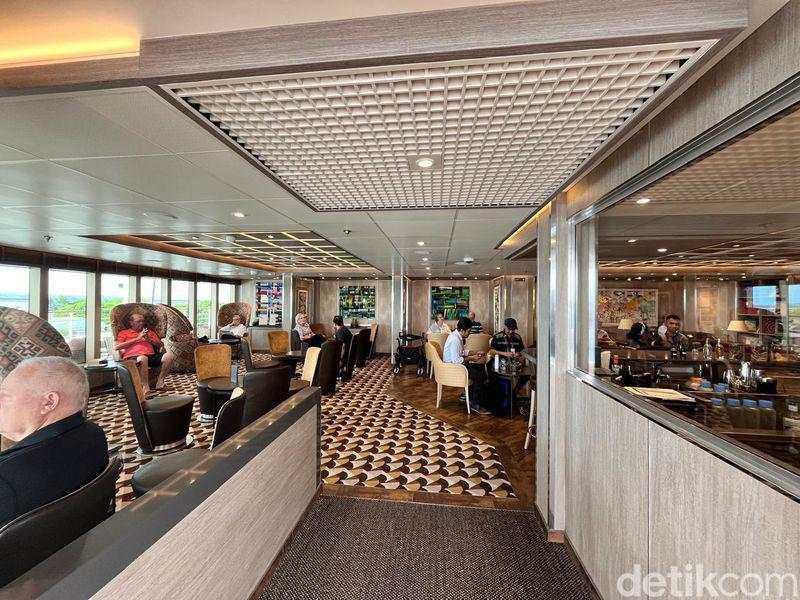 Masuk ke Perut Silver Moon: 'Hotel Laut' 11 Lantai yang Sandar di Benoa