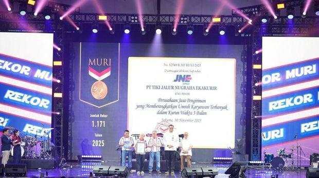 Rayakan HUT Ke-35 di GBK Basketball Hall, JNE Adakan Tasyakuran-Santunan