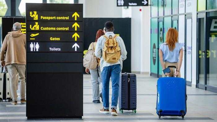 Pulang Liburan dari Luar Negeri? Ingat Lagi Nih 5 Aturan Barang Bawaan