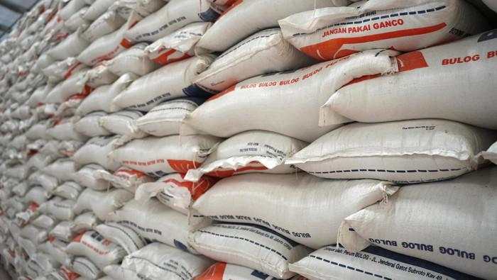 Pasokan Beras ke Korban Banjir di Sumatera Ditambah Jadi 1.000 Ton
