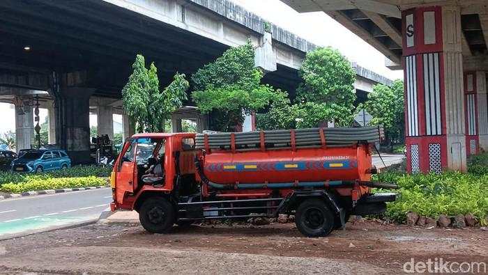 Saking Sepi Orderan, Tukang Sedot WC Jakarta Cari Pelanggan sampai Sukabumi