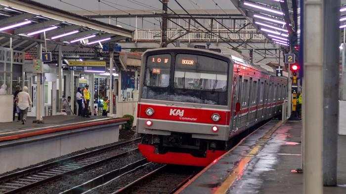 KRL Buatan INKA Mulai Diuji Coba Dengan Penumpang