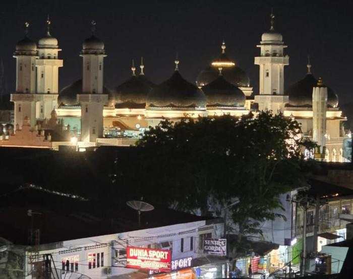 Sistem Kelistrikan Aceh Berangsur Pulih, Banda Aceh Malam Ini Kembali Terang