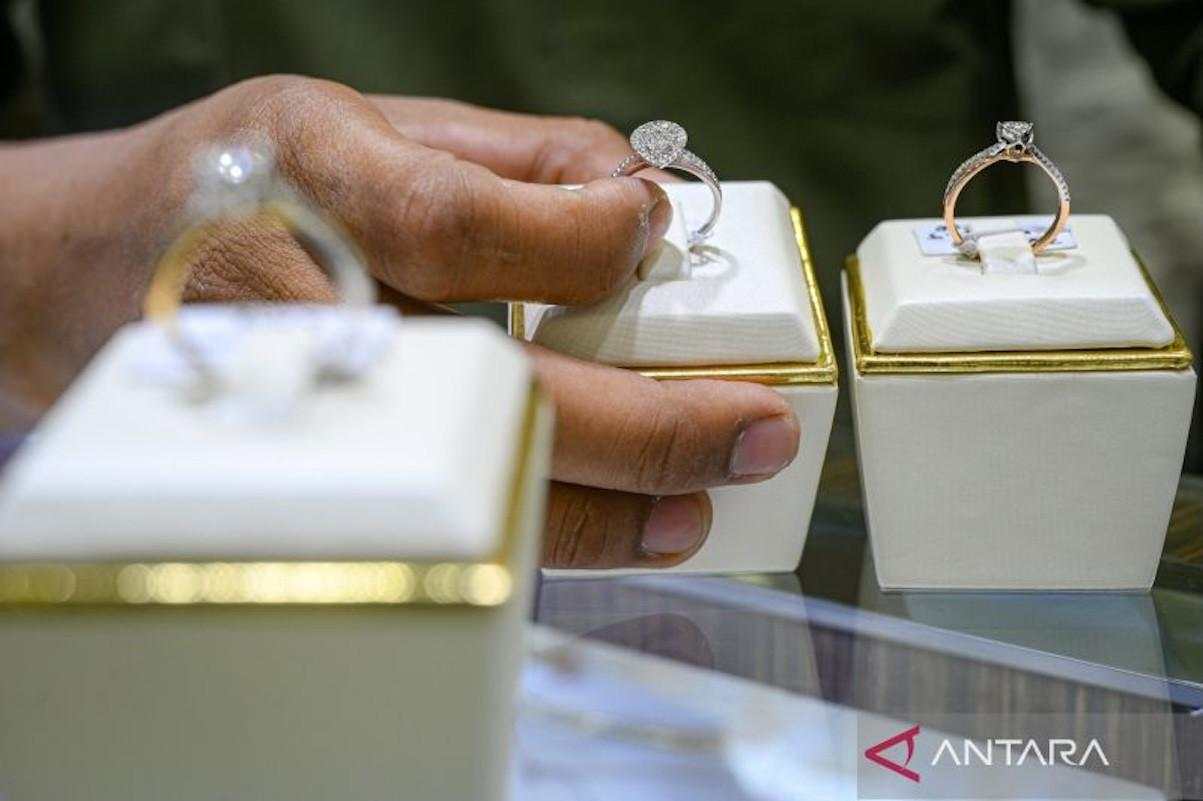 Harga Emas di Pegadaian Hari Ini 5 Desember Turun Lagi, Cek Daftarnya