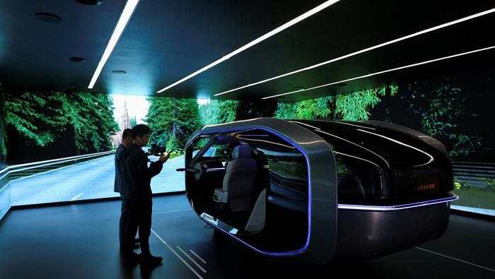 Kalah Saing Lawan Produk Lokal, Penjualan Mobil Impor Mewah di China Anjlok