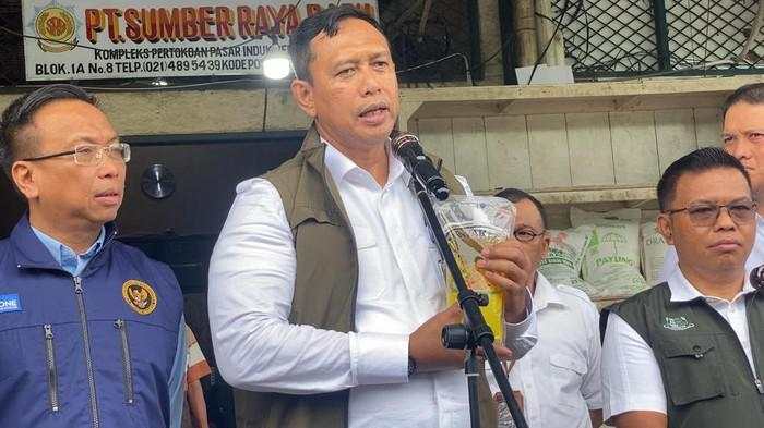 Bos Bulog Temukan Harga Minyakita Rp 16.000/Liter di Pasar Rawamangun