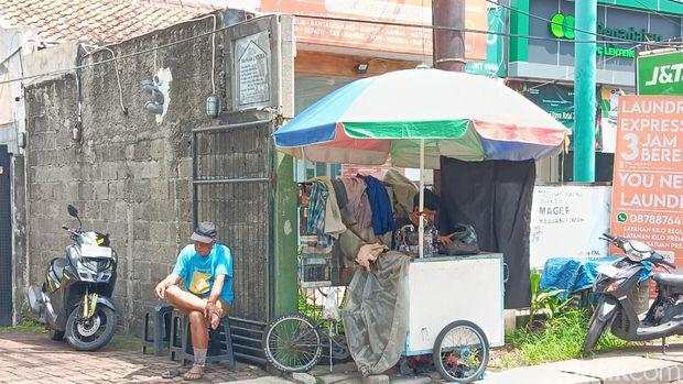 Nasib Tukang Jahit Keliling Kini: Seharian Kerja Tapi Pulang Tanpa Uang