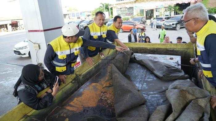 Truk Dimodifikasi Timbun Solar Terciduk, Modus Pembelian 'Helikopter' Terbongkar!