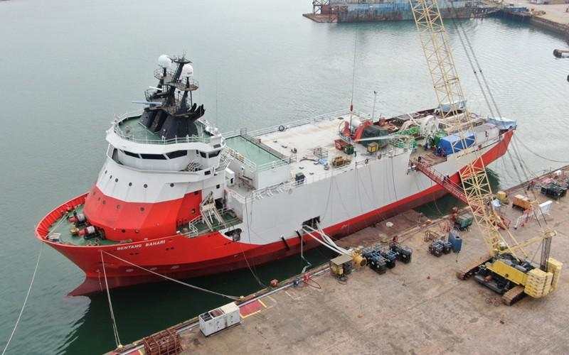 Gandeng Moratelindo (MORA), Triasmitra (KETR) Gelar Kabel Fiber Optik Bawah Laut Rising 8