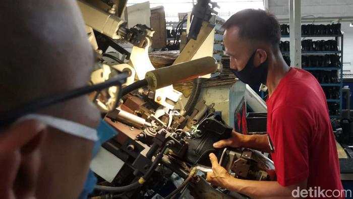 Pengusaha Teriak Ekspor Alas Kaki ke AS Anjlok Gegara Tarif Trump