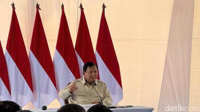 Prabowo Ungkap Ada Swasta Tertarik Manfaatkan Lumpur Banjir di Aceh
