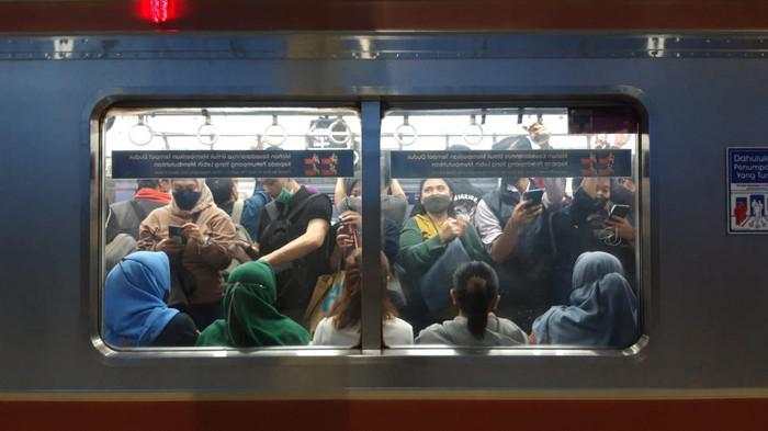 Boleh Makan di KRL Saat Maghrib, KCI Siapkan Aturan Khusus di Bulan Puasa