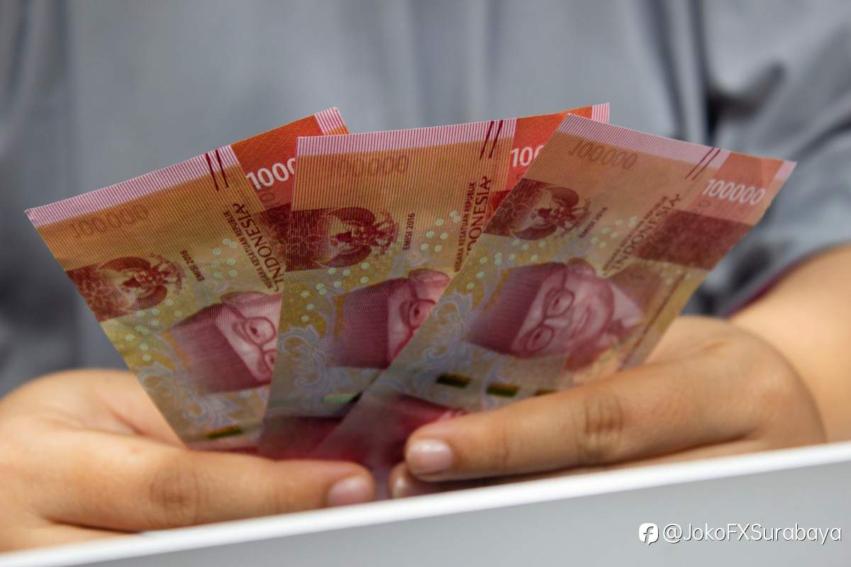 Rupiah Menguat ke Rp16.728, Dolar AS Tertekan di Tengah Aksi Jual Global