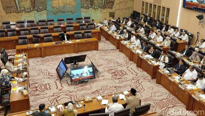 Di Depan Anggota DPR, Bahlil Klaim Dirinya Menteri Antiimpor