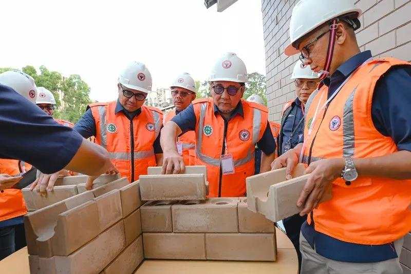 Pasok 36.000 Bata Interlock, SIG (SMGR) Bantu Bangun Hunian Tetap Pascabencana di Sumbar