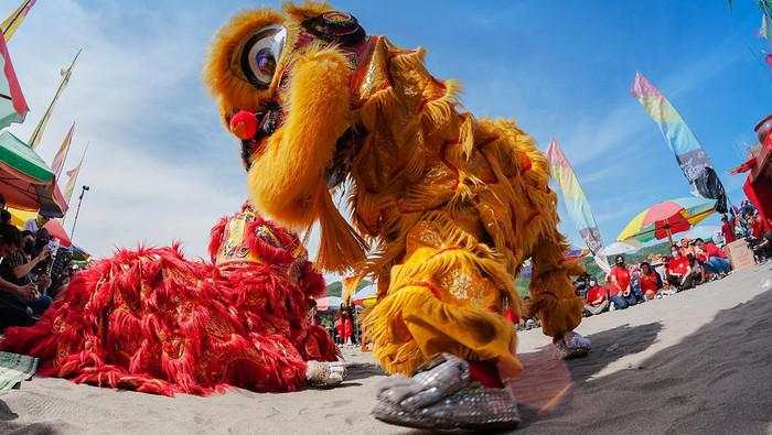 Tradisi Imlek Makin Beragam, dari Barongsai hingga Angpao Digital