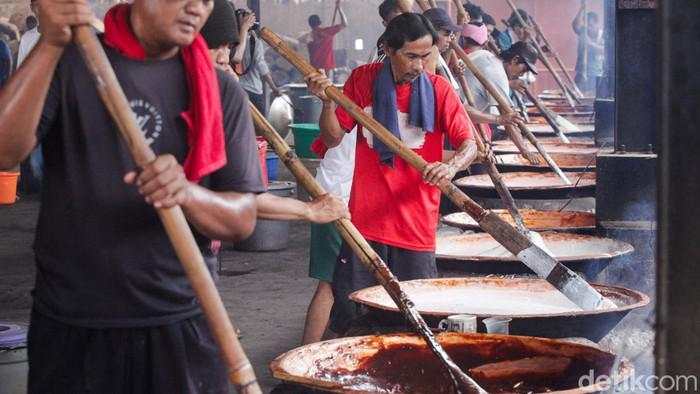 Potret Pabrik Kue Keranjang dan Dodol Tangerang Kebanjiran Pesanan Imlek