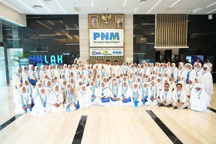 Reward Umrah PNM: 101 Nasabah Mekaar Diberangkatkan ke Tanah Suci