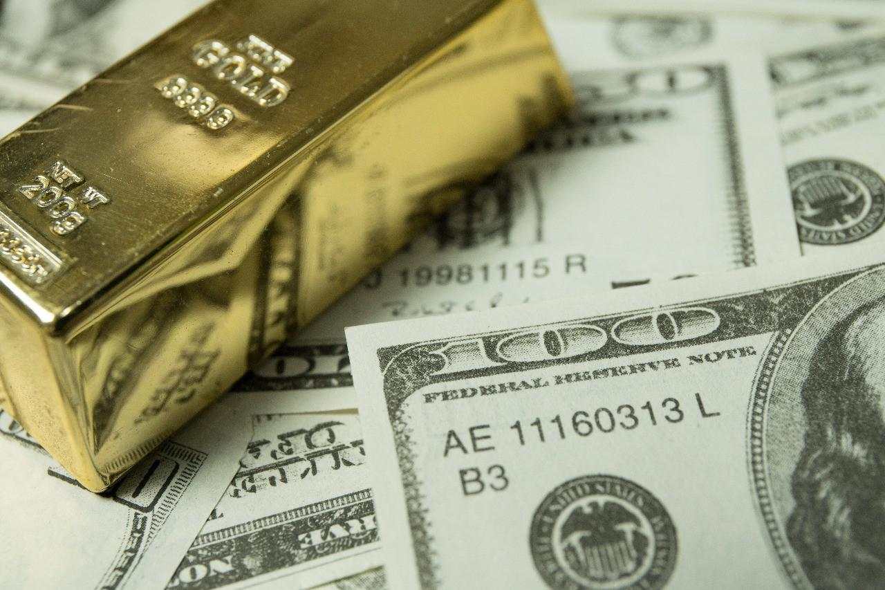 Harga Emas Dunia Kembali Tembus Level USD5.000