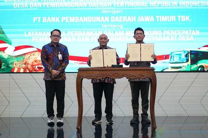 Bank Jatim-Kemendes PDT Teken Perjanjian Kerja Sama Pemberdayaan Warga
