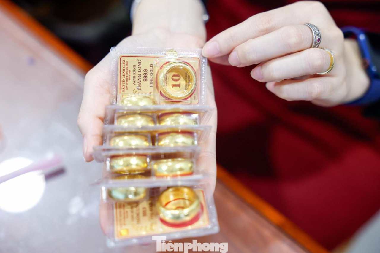 Giá vàng đồng loạt tăng rất mạnh