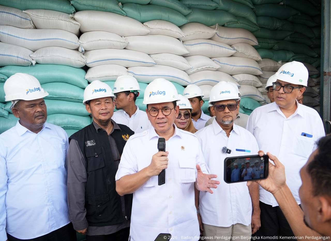 Pemantauan Ketersediaan Stok Beras di Gudang SRG Kabupaten Pidie oleh Menteri Perdagangan