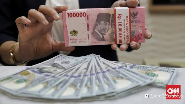 Perang Memanas, Rupiah Kian Dekati Rp17.000 per Dolar AS