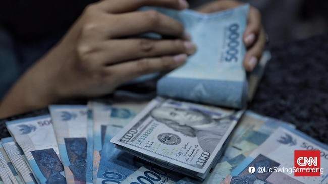 Rupiah Menguat Tipis, Masih Tertekan di Atas Level Rp17.000
