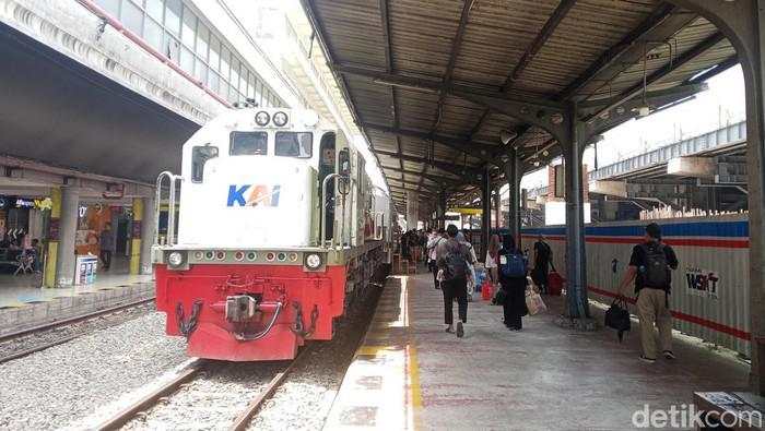 Daftar Perjalanan yang Dibatalkan & Dialihkan Rutenya Imbas KA Anjlok di Brebes