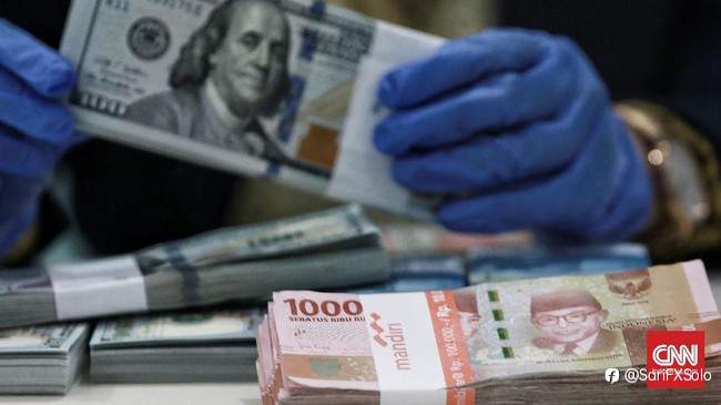 Rupiah Menguat Tipis, Masih Bertahan di Atas Rp17.000 per Dolar AS