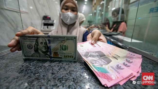 Rupiah Cetak Rekor Terendah Baru, Sentuh Rp17.128 per Dolar AS