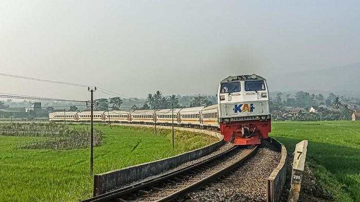 Lokomotif KAI Tenggak 54,9 Juta Liter BBM Subsidi di Kuartal I