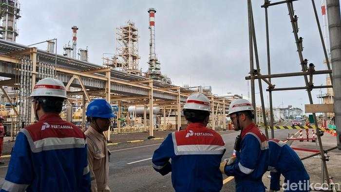 Kilang di Cilacap & Dumai Diklaim Tekan Impor Bensin sampai 10%